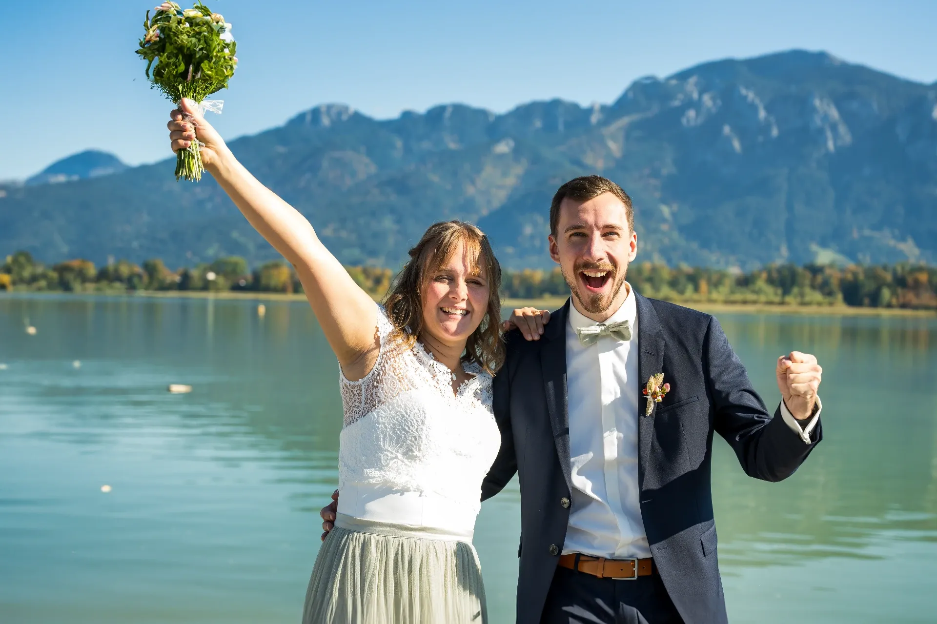 Jubelnde Hochzeitsfeier