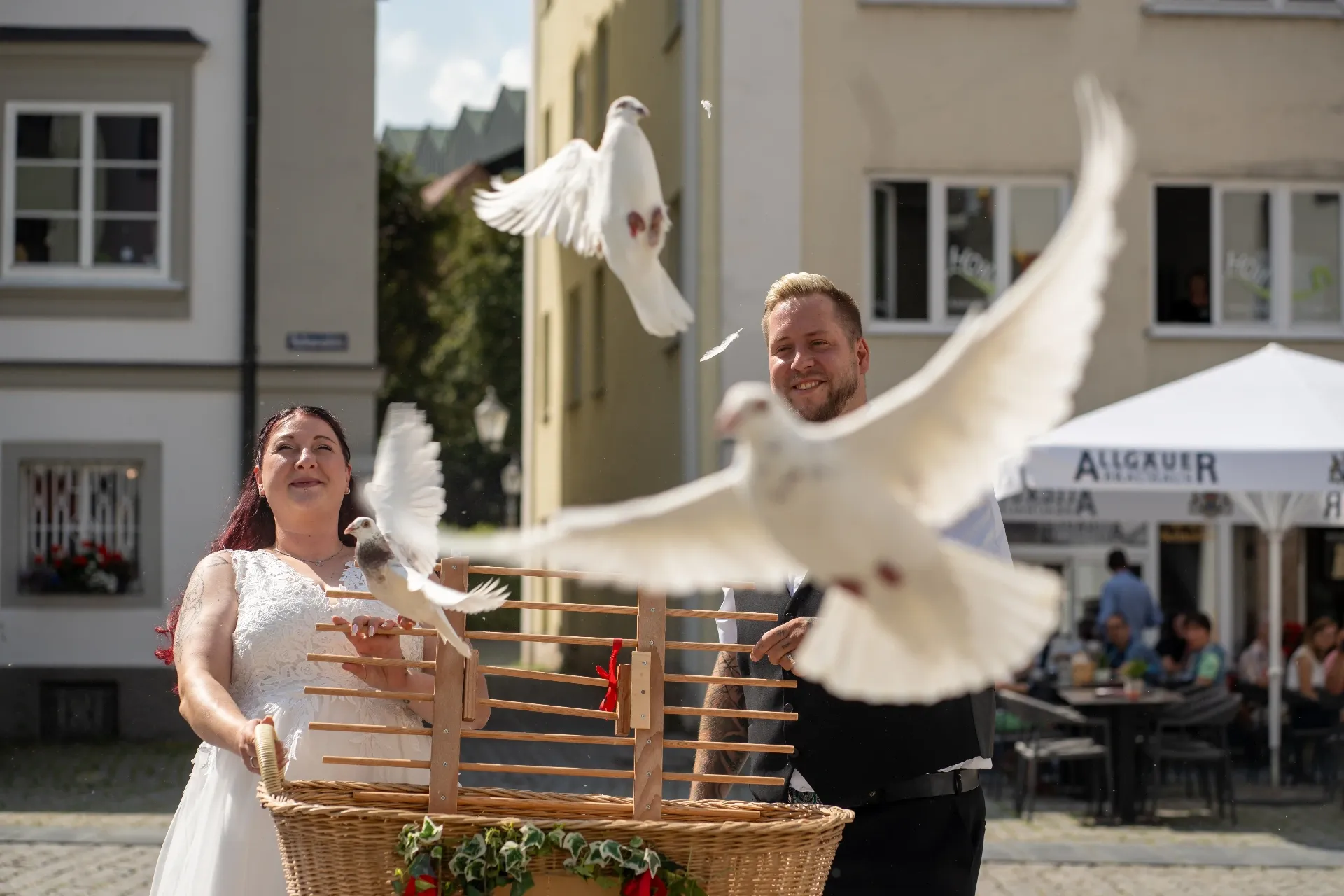 Taubenflug zur Hochzeit