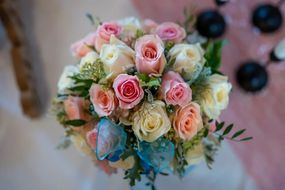 Brautstrauß mit Rosen - Hochzeitsfotograf Allgäu